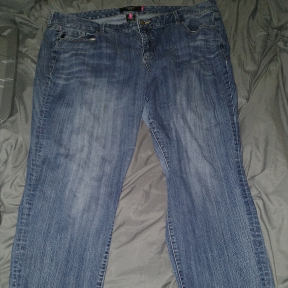 Torrid Denim Medium Wash Straight Leg Jeans EUC - Picture 4 of 5
